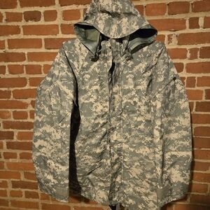 US Army ACU Digital Camo Cold Weather Parka Large Regular Hooded Military Issue
